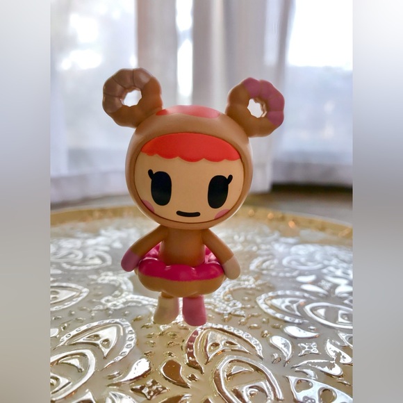 TOKIDOKI Donutella & Friends Cruller Donut Girl Small Collectible Vinyl Figure - Picture 3 of 6